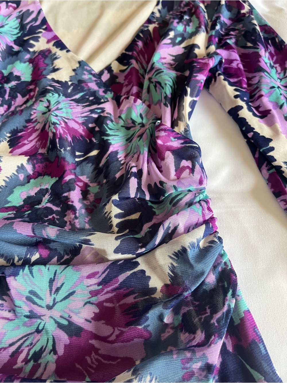 ELLE Size M Teal and Purple Floral Faux-Wrap V-Neck Ruched Top - Picture 16 of 16